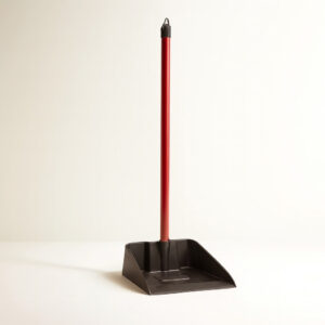 Pá de lixo plástica base preta cabo longo 60cm