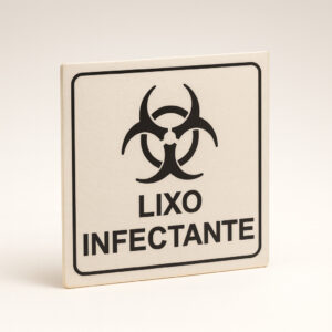 Adesivo para lixeira infectante